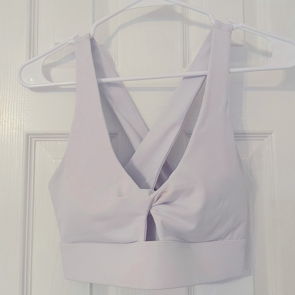 Fabletics white sports bra 
Size small